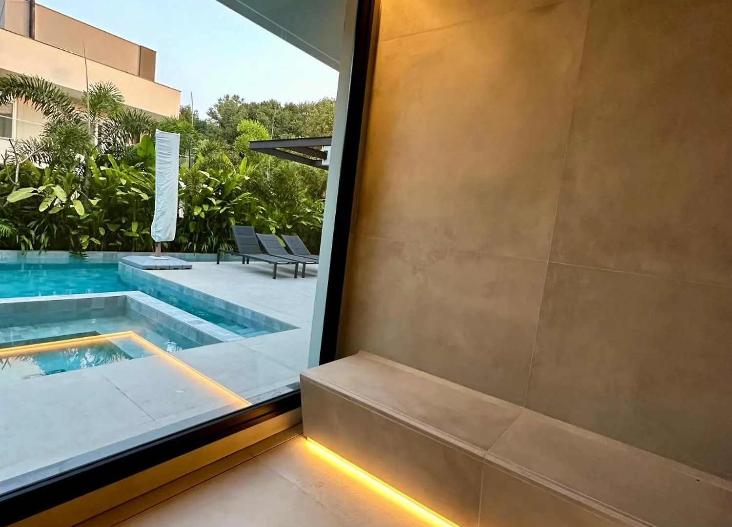 Florianópolis Jurere Beach Villa - Piscina Jacuzzi Sauna